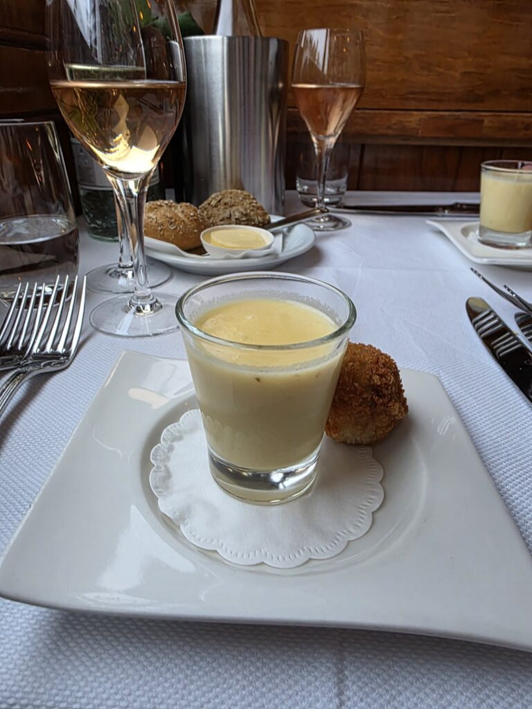 Food & Drink Cruises: Cheese, Pizza, High Tea