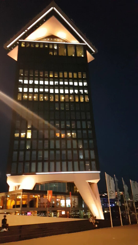Sir Adam Hotel